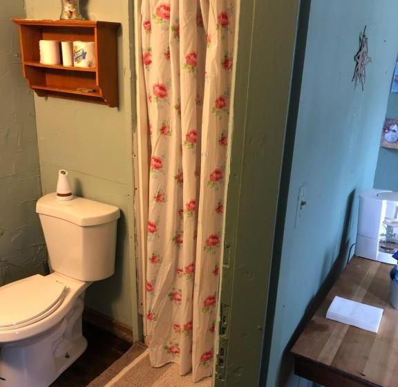 ユースホステル Seafarer Inn And Cottages