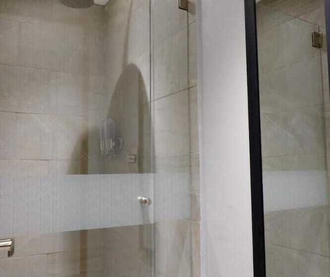 هتل کپسول Izzzleep Aeropuerto Terminal 1