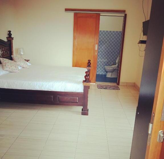 Pensjonat Adila Warung And Homestay