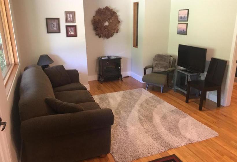 פנסיון Ashling Cottage