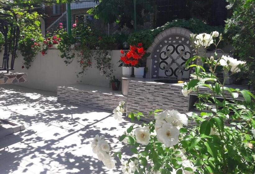 پانسیون Georgievi Guest House