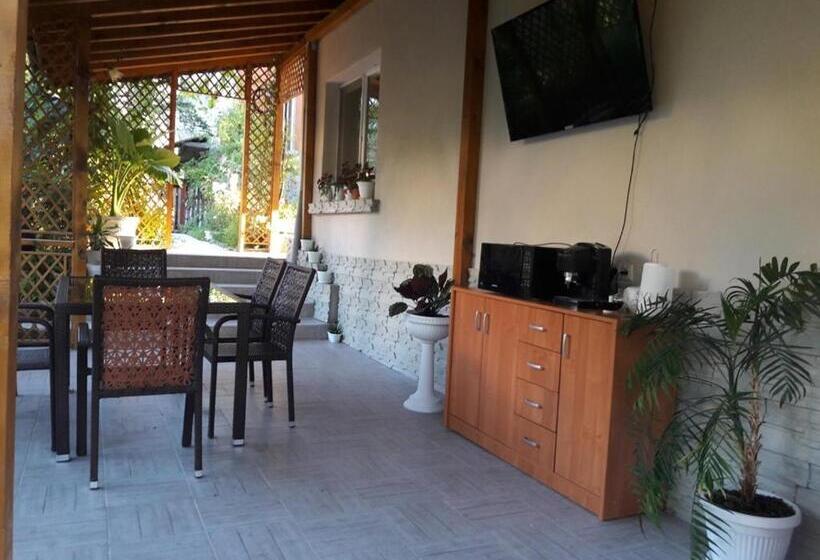 پانسیون Georgievi Guest House