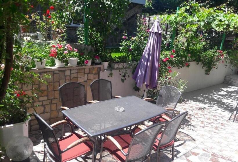 پانسیون Georgievi Guest House