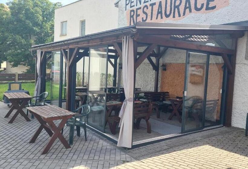 ペンション Penzion A Restaurace U Strnada