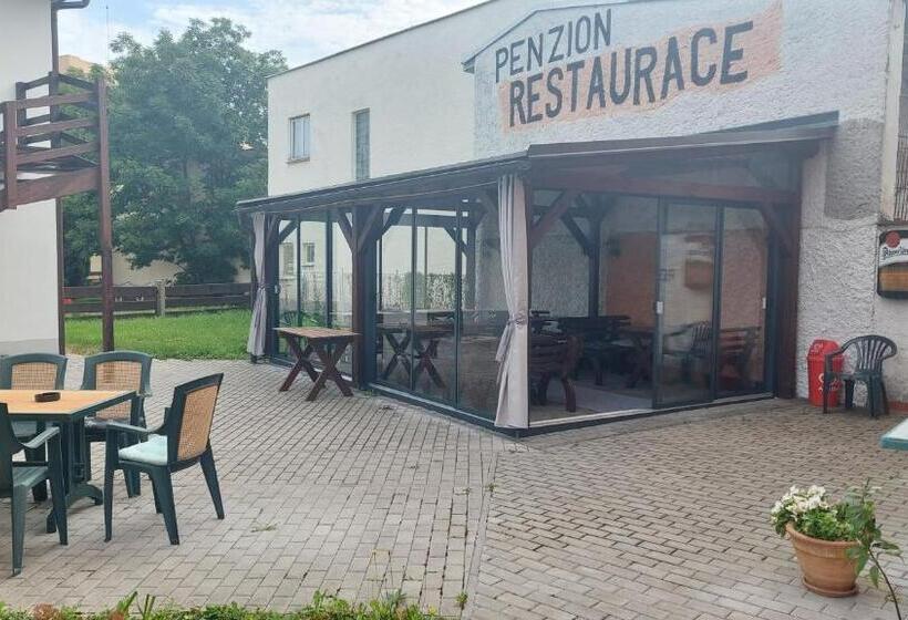 ペンション Penzion A Restaurace U Strnada