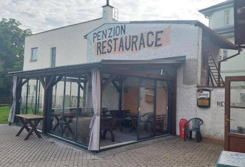 ペンション Penzion A Restaurace U Strnada