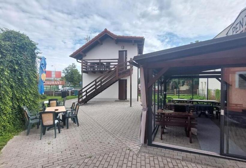 ペンション Penzion A Restaurace U Strnada