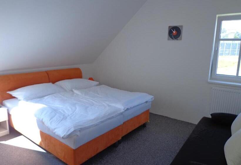 پانسیون Penzion A Restaurace U Strnada