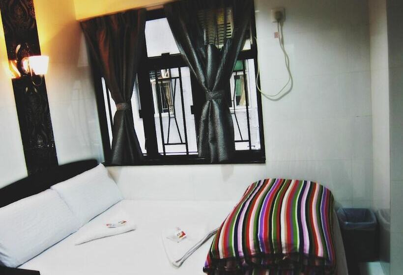 پانسیون Woodstock Hostel