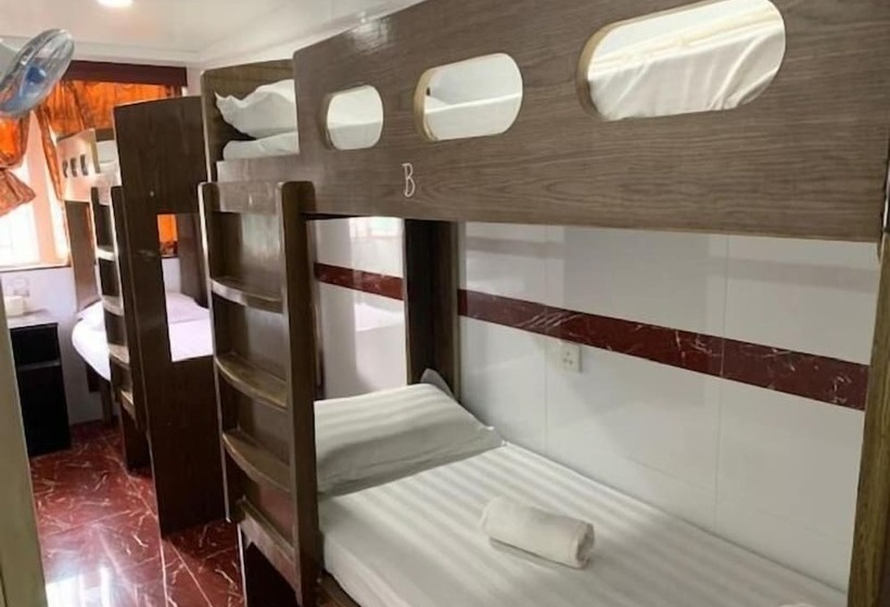 پانسیون Woodstock Hostel