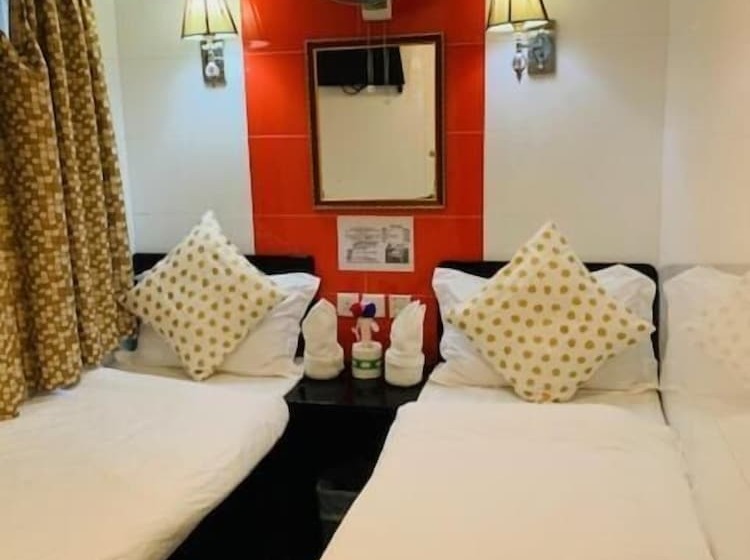 پانسیون Woodstock Hostel