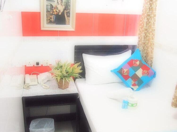 پانسیون Woodstock Hostel