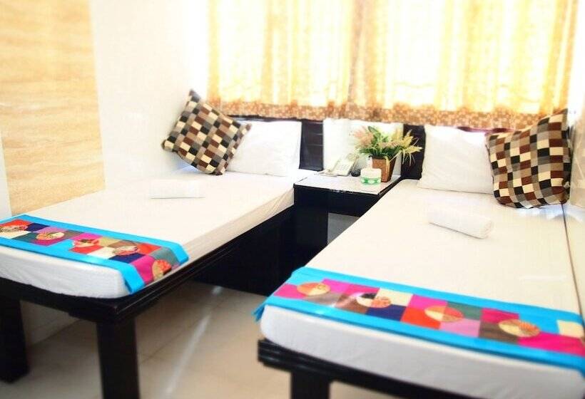 پانسیون Woodstock Hostel