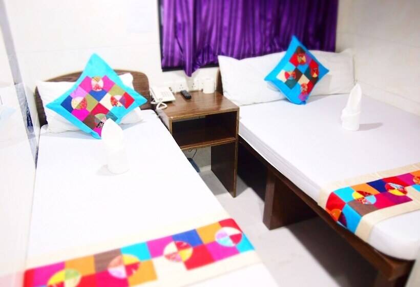 پانسیون Woodstock Hostel