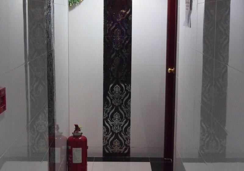 پانسیون Woodstock Hostel