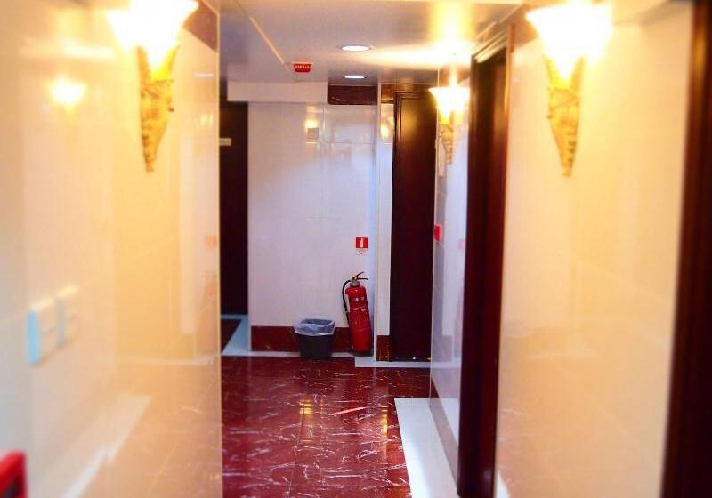 پانسیون Woodstock Hostel