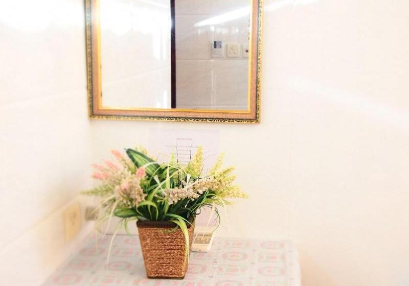 پانسیون Woodstock Hostel