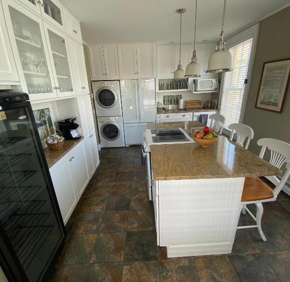 فندق صغير Bristol Suites