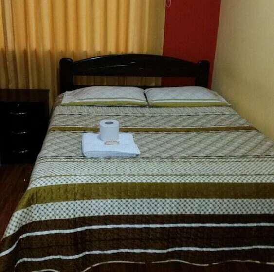 هاستل Hostal Los Pinos