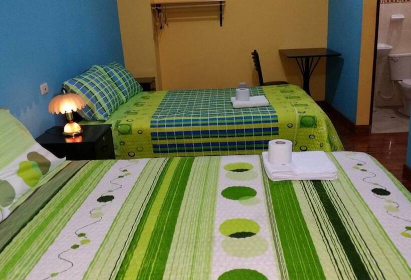 هاستل Hostal Los Pinos
