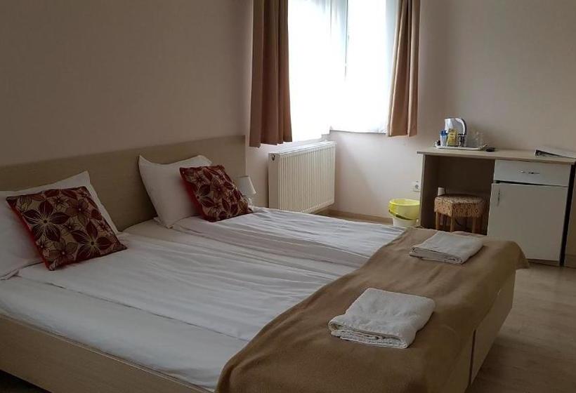 פנסיון Andi Ház