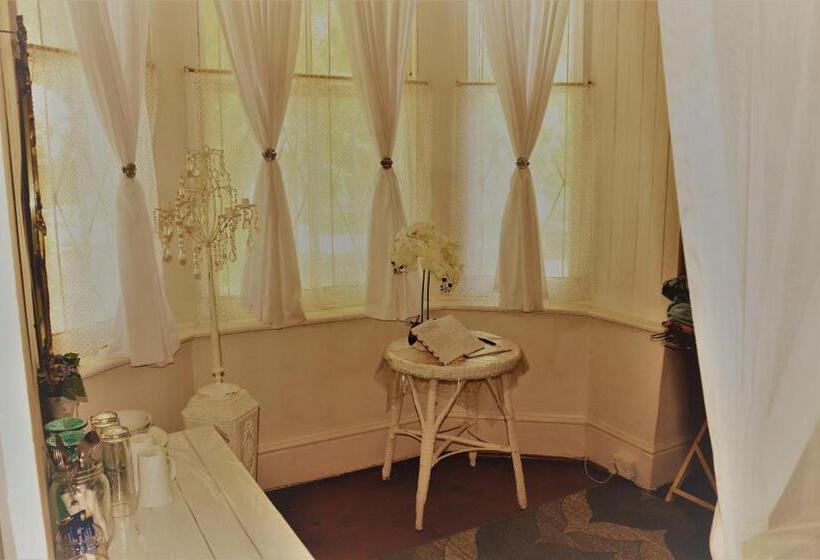 פנסיון Cathy's Guest House