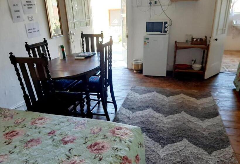 פנסיון Cathy's Guest House