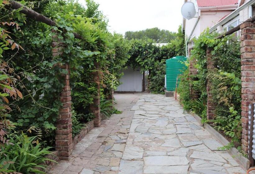 פנסיון Cathy's Guest House