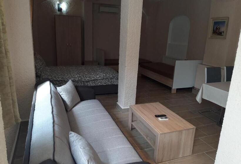 پانسیون Kazablanka Rooms Aerodrom