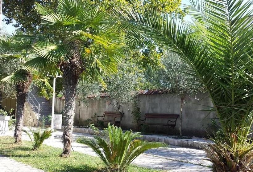 پانسیون Kazablanka Rooms Aerodrom