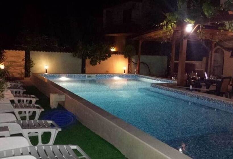 بنسيون Paradise Chernomorets