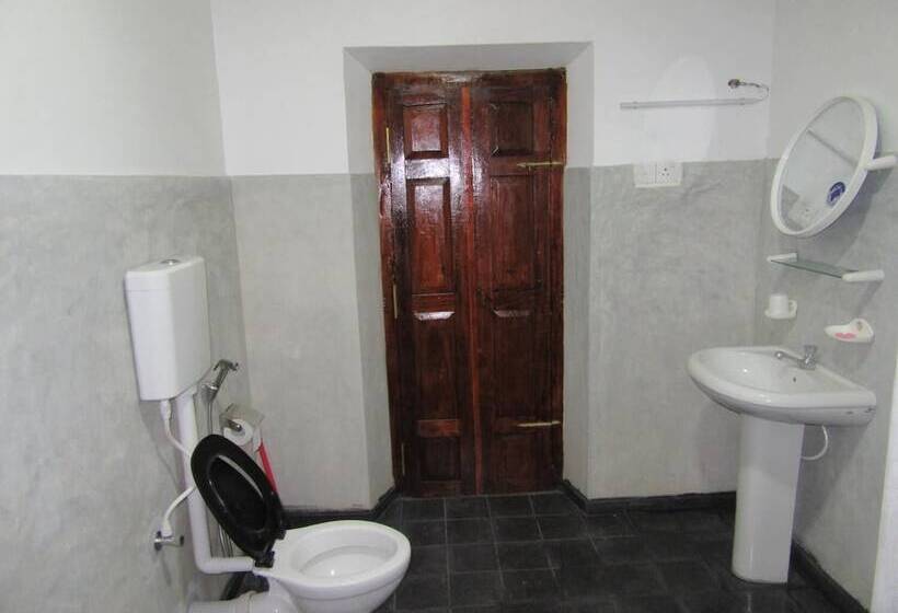 פנסיון The Colonial Villa