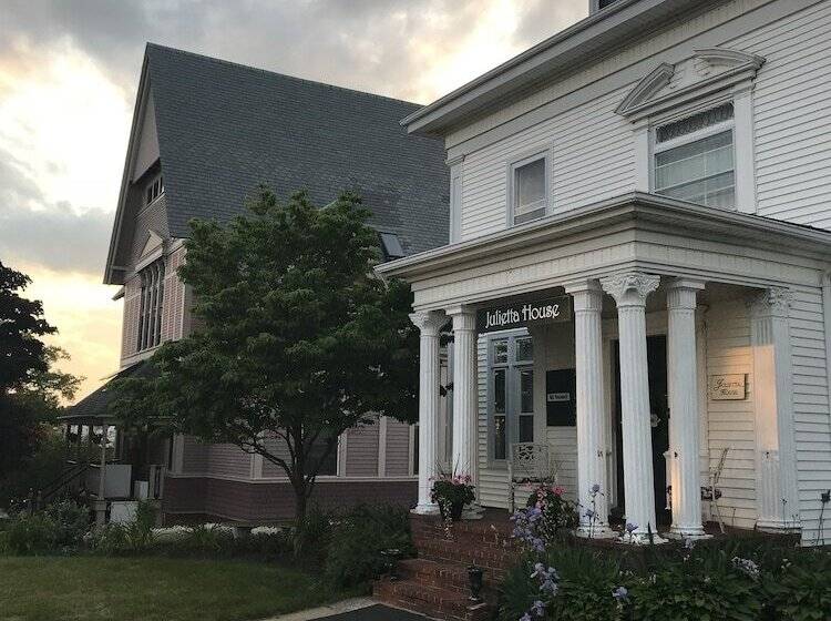 بنسيون The Julietta House