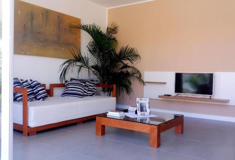 Ravenala Hotel Boutique