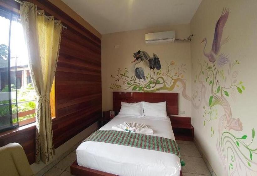 הוסטל Amazon City