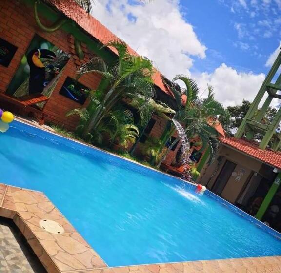 הוסטל Amazon City