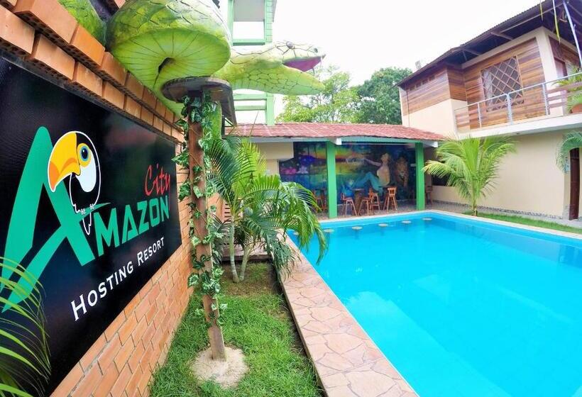 הוסטל Amazon City