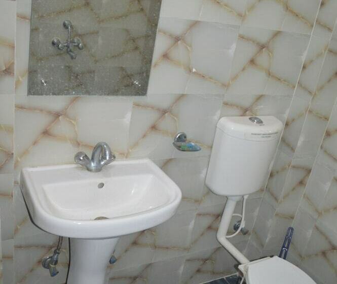 הוסטל Middle Way Home Stay