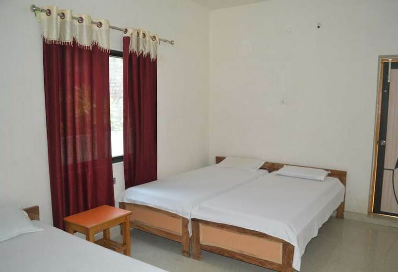 הוסטל Middle Way Home Stay