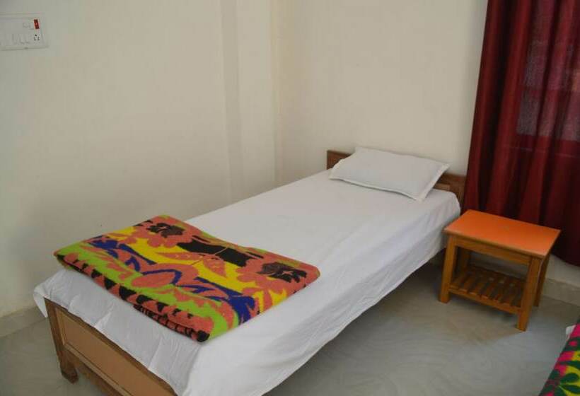 הוסטל Middle Way Home Stay