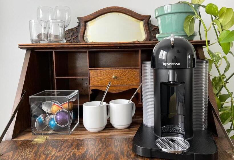 ユースホステル The Archie & Isidore