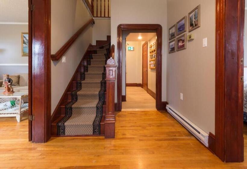 ユースホステル The Archie & Isidore