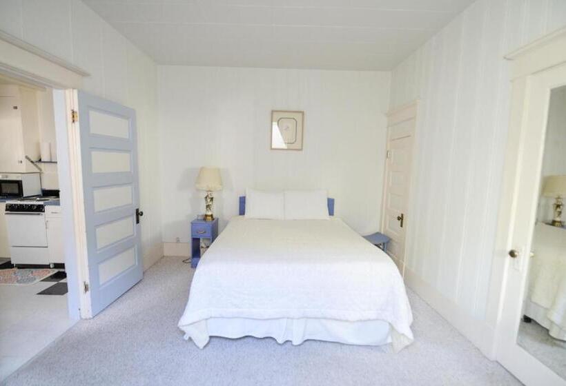 Brown & Hawkins Historical Apartments