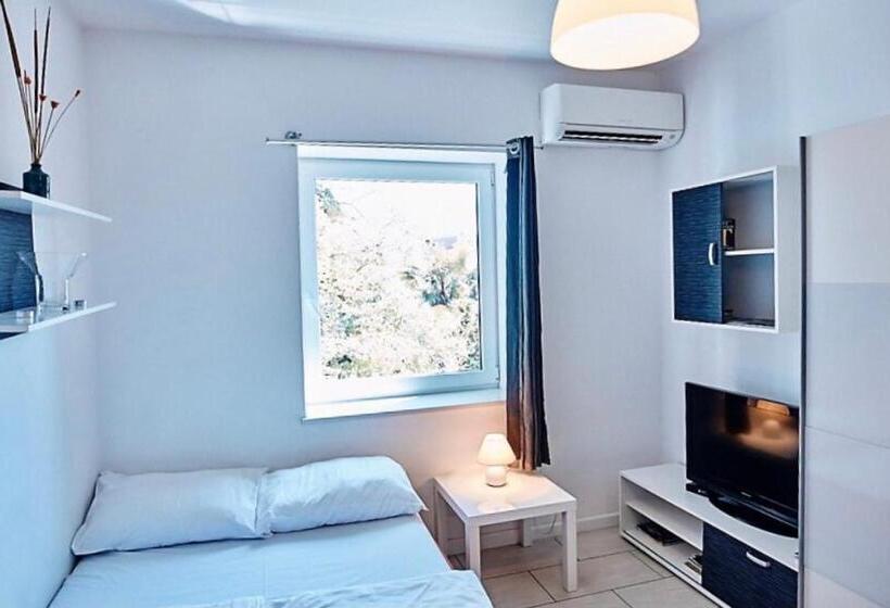 پانسیون Apartments & Rooms Artemus Belveder