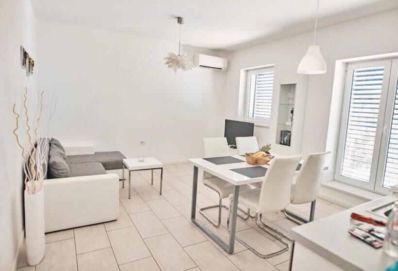 پانسیون Apartments & Rooms Artemus Belveder