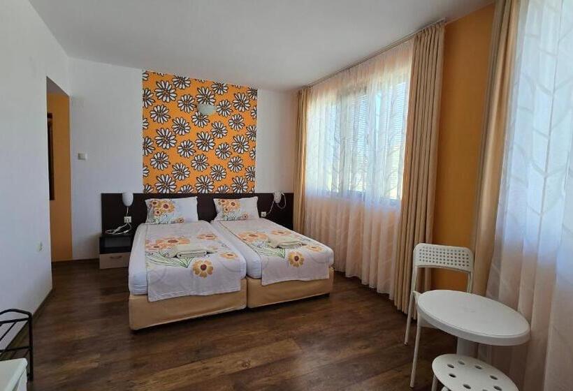 פנסיון Estreya