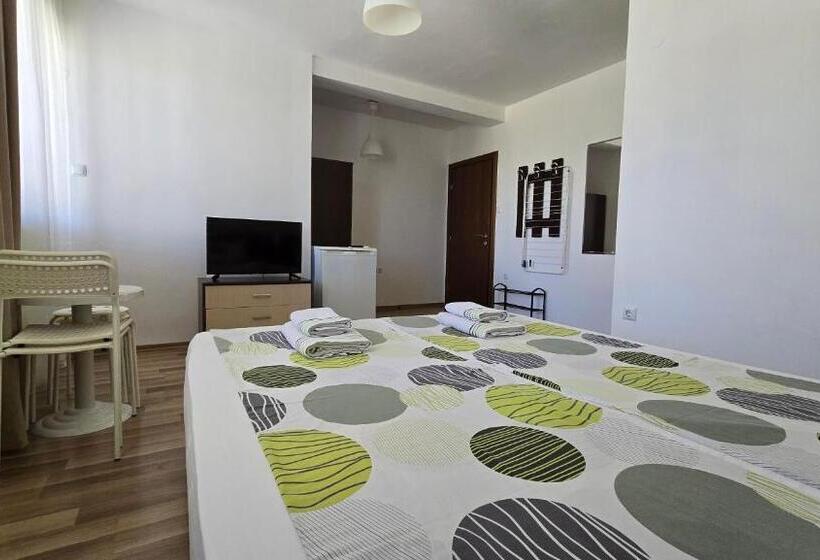 פנסיון Estreya