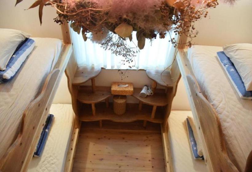 بنسيون Katsuo Guest House