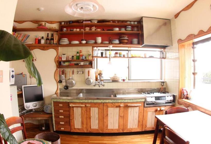 بنسيون Katsuo Guest House