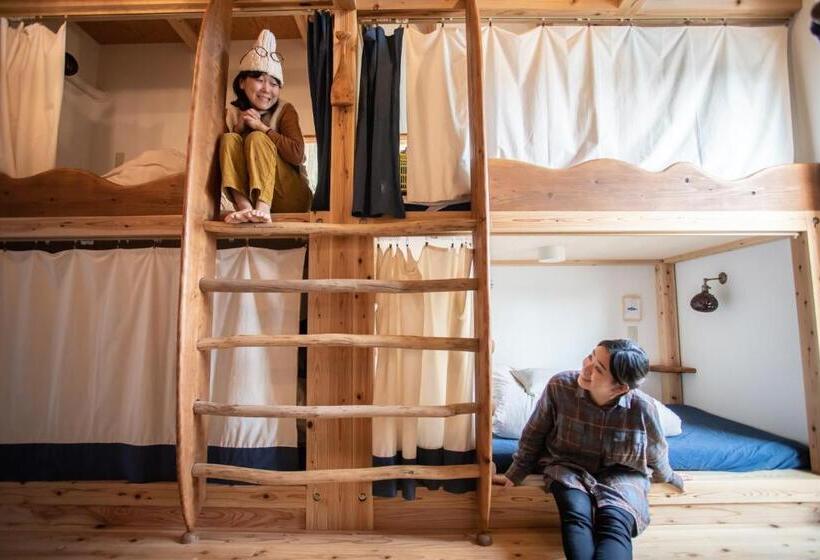 بنسيون Katsuo Guest House